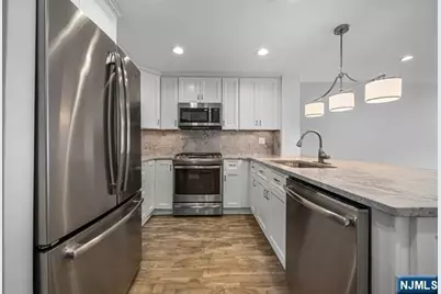 504 Ellery Court, Edgewater, NJ 07020 - Photo 8