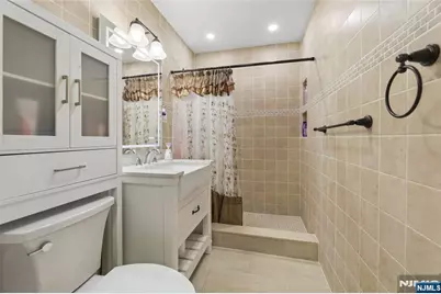 238 Monroe Avenue, Paramus, NJ 07652 - Photo 12