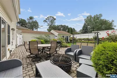 238 Monroe Avenue, Paramus, NJ 07652 - Photo 30
