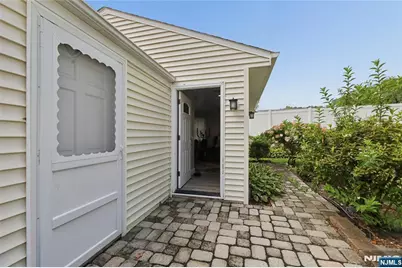 238 Monroe Avenue, Paramus, NJ 07652 - Photo 32