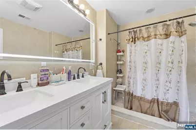 238 Monroe Avenue, Paramus, NJ 07652 - Photo 20
