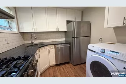 295 Tenafly I #I, Tenafly, NJ 07670 - Photo 2