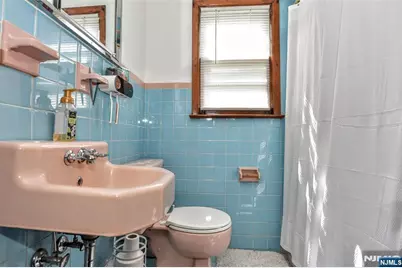 27 Hillcrest Avenue, Lodi, NJ 07644 - Photo 24