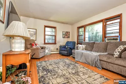 27 Hillcrest Avenue, Lodi, NJ 07644 - Photo 8