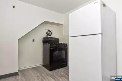 27 Hillcrest Avenue, Lodi, NJ 07644 - Photo 20