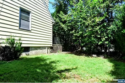 27 Hillcrest Avenue, Lodi, NJ 07644 - Photo 26