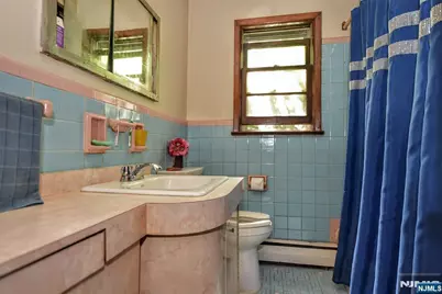 27 Hillcrest Avenue, Lodi, NJ 07644 - Photo 14