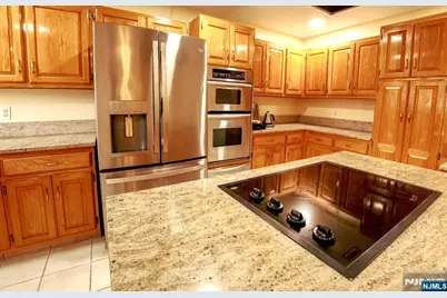 300 Gorge Road 6 #6, Cliffside Park, NJ 07010 - Photo 14
