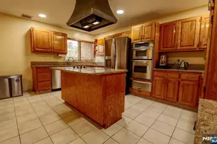300 Gorge Road 6, Cliffside Park, NJ 07010 - Photo 10