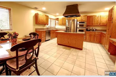 300 Gorge Road 6 #6, Cliffside Park, NJ 07010 - Photo 12