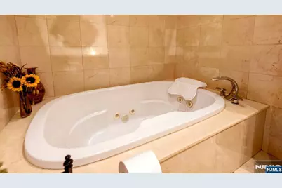 300 Gorge Road 6 #6, Cliffside Park, NJ 07010 - Photo 20