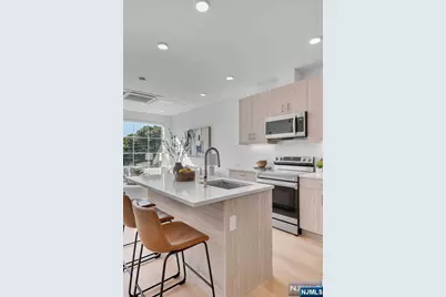 35 Jefferson Avenue 302 #302, Westwood, NJ 07675 - Photo 4