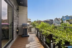 23 Lasher Ln, Edgewater, NJ 07020 - Photo 10