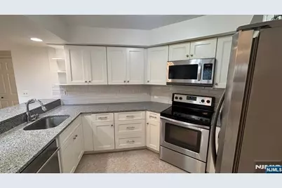 1530 Westgate Drive, Fort Lee, NJ 07024 - Photo 6