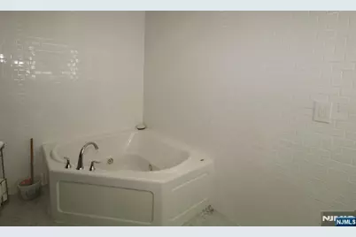 411-419 Chestnut 3C #3C, Newark, NJ 07105 - Photo 14