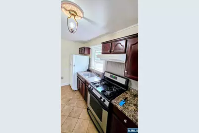 31 Hedden Terrace 2nd Floor #2nd floor, North Arlington, NJ 07031 - Photo 2