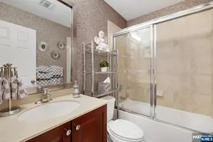 5 Creekside Ct, Secaucus, NJ 07094 - Photo 22
