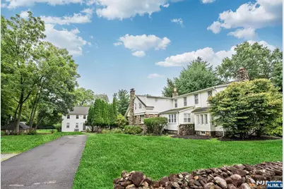 41 E Crescent Avenue, Mahwah, NJ 07430 - Photo 2