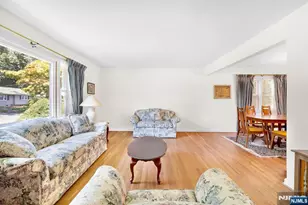 349 N Ridgewood Blvd, Washington Township, NJ 07676 - Photo 6