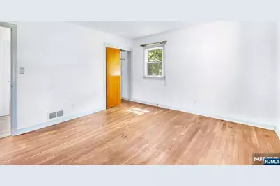 349 N Ridgewood Boulevard, Washington Township, NJ 07676 - Photo 22