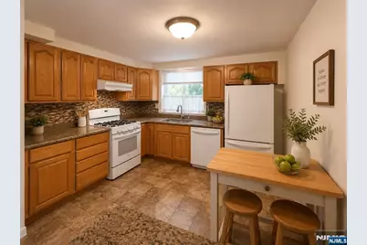 33 Smith Street, Waldwick, NJ 07463 - Photo 4