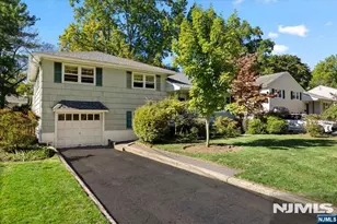 546 Lynn St, Ridgewood, NJ 07450 - Photo 2