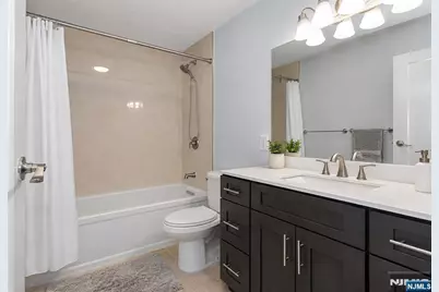 117 Harmon Cove Tower 117 #117, Secaucus, NJ 07094 - Photo 18