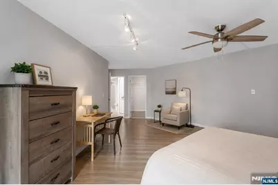 117 Harmon Cove Tower 117 #117, Secaucus, NJ 07094 - Photo 22