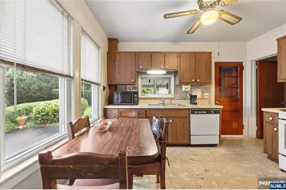 16 Lee Street, Elmwood Park, NJ 07407 - Photo 10