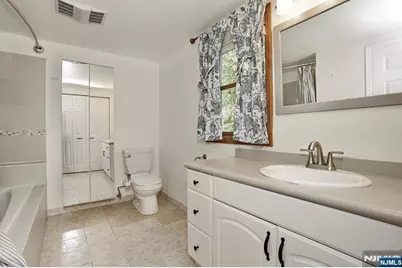 110 Hamilton Avenue, Dumont, NJ 07628 - Photo 32