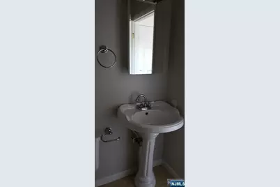 2427B 3rd Street, Fort Lee, NJ 07024 - Photo 10