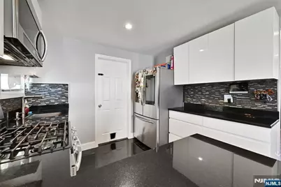 464 Simons Avenue, Hackensack, NJ 07601 - Photo 10