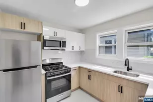 15 Cottage Pl, East Orange, NJ 07017 - Photo 2
