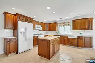 235 10th St, Palisades Park, NJ 07650 - Photo 10