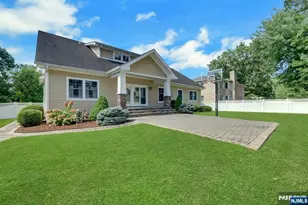 23 Hollybrook Rd, Paramus, NJ 07652 - Photo 46