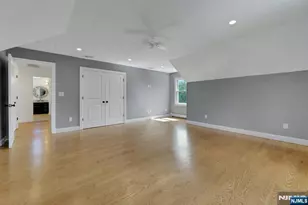 23 Hollybrook Rd, Paramus, NJ 07652 - Photo 32