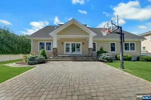 23 Hollybrook Rd, Paramus, NJ 07652 - Photo 50