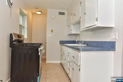 419 Madison Avenue, Hasbrouck Heights, NJ 07604 - Photo 18
