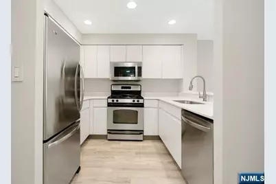 403B Nelson Court, Edgewater, NJ 07020 - Photo 4