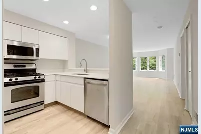 403B Nelson Court, Edgewater, NJ 07020 - Photo 2