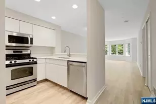 403B Nelson Ct, Edgewater, NJ 07020 - Photo 2