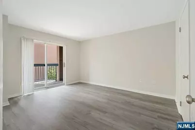 403B Nelson Court, Edgewater, NJ 07020 - Photo 10