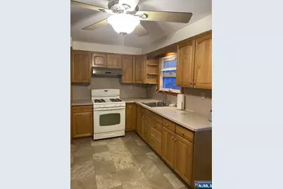 146 Westminster Place 2nd Floor #2nd floor, Lodi, NJ 07644 - Photo 2