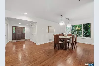 44 Barrett Lane, Wyckoff Township, NJ 07481 - Photo 12