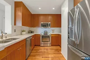 3219 City Pl, Edgewater, NJ 07020 - Photo 8