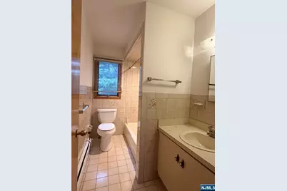 1643 Maple Street, Fort Lee, NJ 07024 - Photo 18
