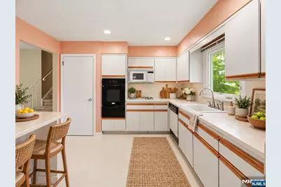 10 Aldom Circle, Caldwell, NJ 07006 - Photo 4