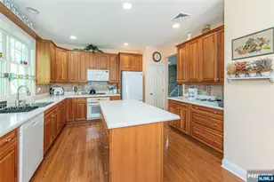 75 Schindler Way, Fairfield, NJ 07004 - Photo 6