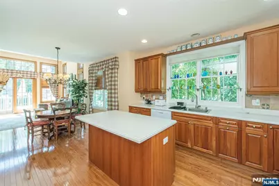 75 Schindler Way, Fairfield, NJ 07004 - Photo 4