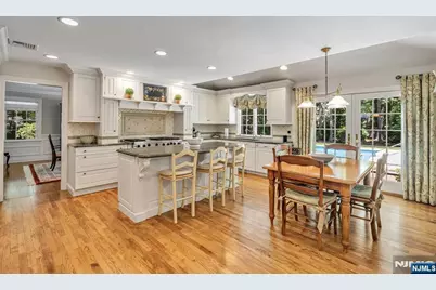65 W Walnut Street, Mahwah, NJ 07430 - Photo 10